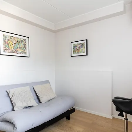 아파트 Lovely Two Bedroom Close To Metro