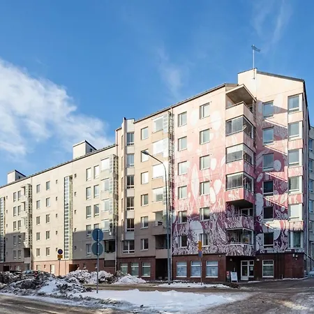 Lovely Two Bedroom Close To Metro * Helsinki