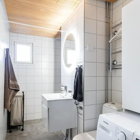 Lovely Two Bedroom Close To Metro Huoneisto *