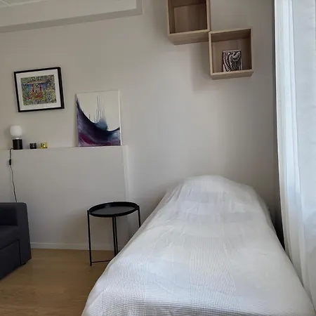 Lovely Two Bedroom Close To Metro * 赫尔辛基
