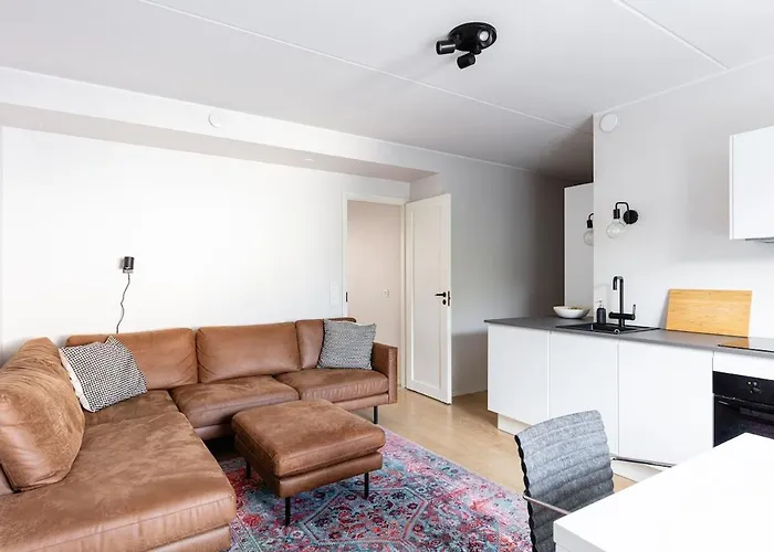 Lovely Two Bedroom Close To Metro *