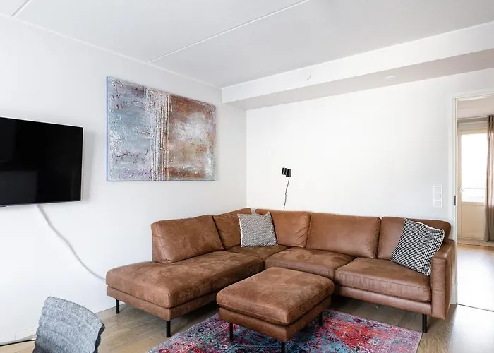 Lovely Two Bedroom Close To Metro * Helsinki