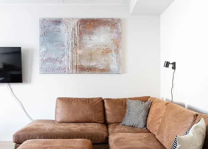 Lovely Two Bedroom Close To Metro Helsinki