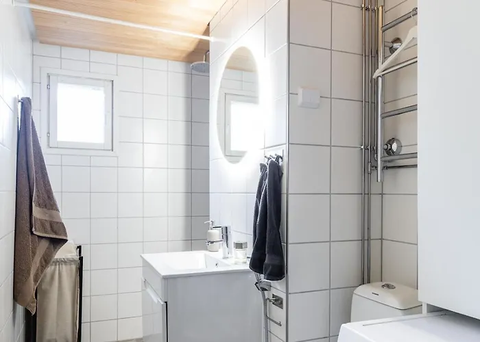 Lovely Two Bedroom Close To Metro Apartmán *