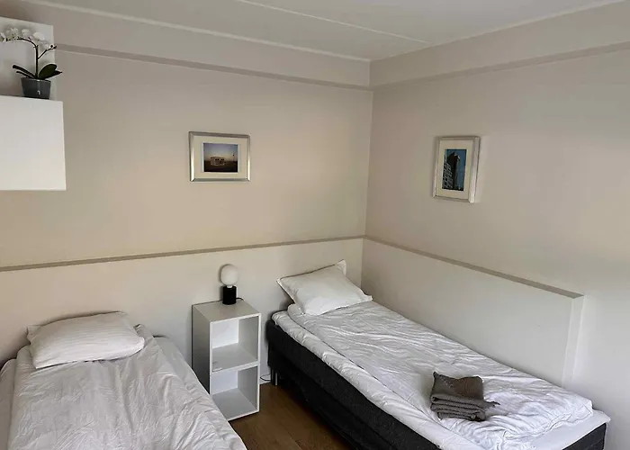 Lovely Two Bedroom Close To Metro