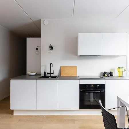 Апартаменты Lovely Two Bedroom Close To Metro *